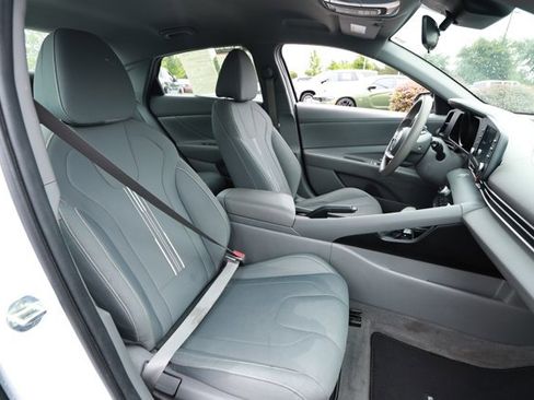 Used 2022 Hyundai Elantra SEL FWD image 26
