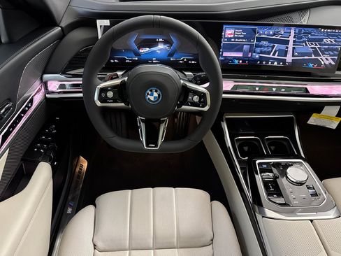 Used 2026 BMW i7 xDrive60 w/ M Sport Package RWD image 27