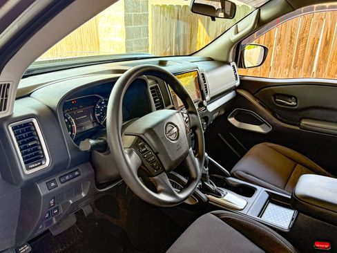 Used 2022 Nissan Frontier SV w/ Technology Package AWD/4WD image 6