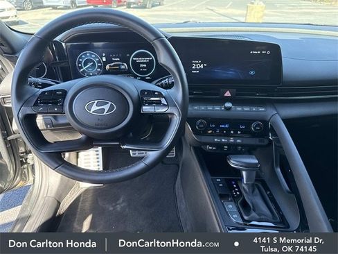 Used 2025 Hyundai Elantra SEL image 14