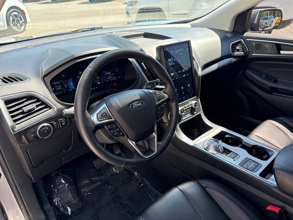 Used 2022 Ford Edge Titanium AWD/4WD image 2