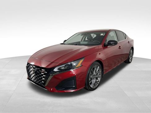 Used 2024 Nissan Altima 2.0 SR image 3