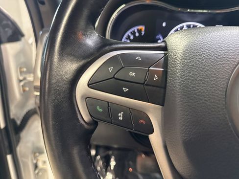 Used 2020 Jeep Grand Cherokee Limited AWD/4WD image 13