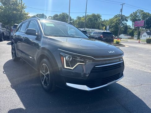 Used 2025 Kia Niro LX FWD image 4