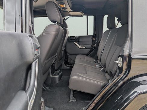 Used 2015 Jeep Wrangler Unlimited Sahara w/ Connectivity Group image 17