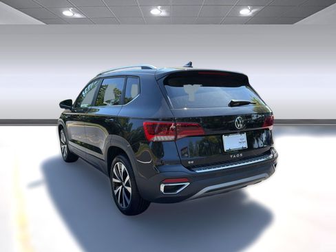 Used 2023 Volkswagen Taos SE w/ Panoramic Sunroof Package FWD image 3