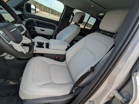 New 2026 Land Rover Defender 110 X-Dynamic SE image 20