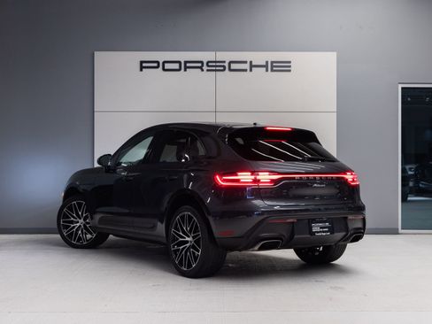 Certified 2023 Porsche Macan AWD/4WD image 3