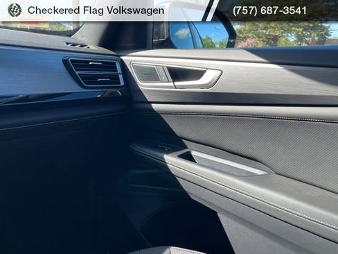 Used 2024 Volkswagen Atlas Cross Sport SE image 31