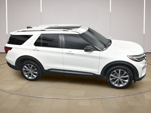 Used 2025 Ford Explorer Platinum w/ Ultimate Package AWD/4WD image 34