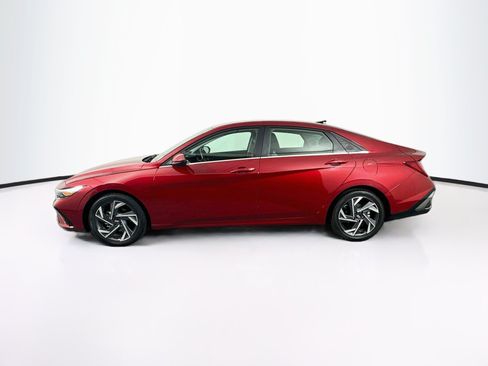 Used 2025 Hyundai Elantra SEL FWD image 4