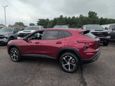 Used 2024 Chevrolet Trax RS FWD image 4
