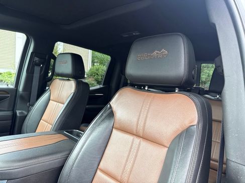 Used 2024 Chevrolet Silverado 1500 High Country w/ High Country Premium Package AWD/4WD image 18