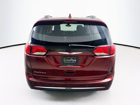 Used 2018 Chrysler Pacifica Touring-L FWD image 7