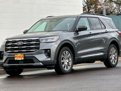 Used 2025 Ford Explorer Active w/ Active Comfort Package image 8
