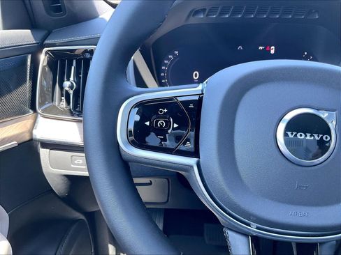 New 2026 Volvo XC90 B6 Plus w/ Protection Package Premier image 17