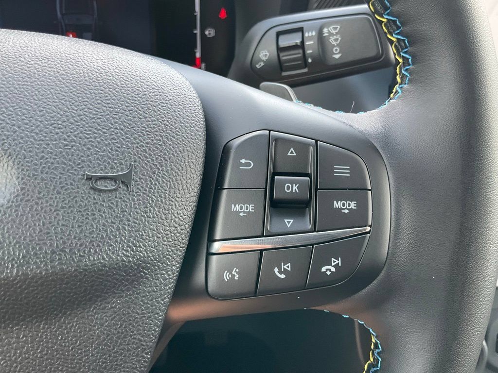 Used 2025 Ford Maverick Lobo AWD/4WD image 18
