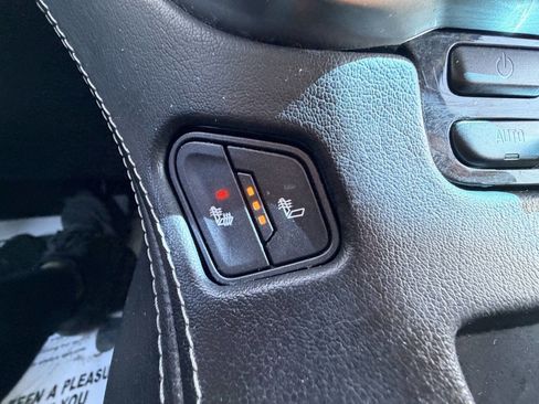 Used 2015 Chevrolet Suburban LT image 12