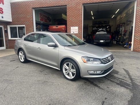 Used 2014 Volkswagen Passat TDI SEL Premium FWD image 2