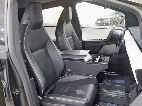 Used 2024 Tesla Cybertruck AWD Crew Cab image 28