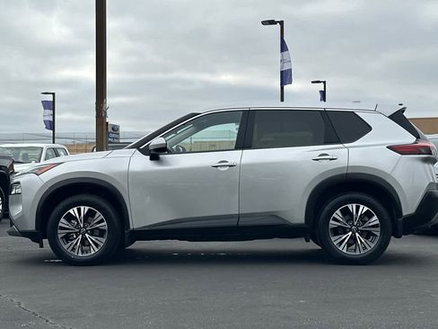 Used 2023 Nissan Rogue SV image 6