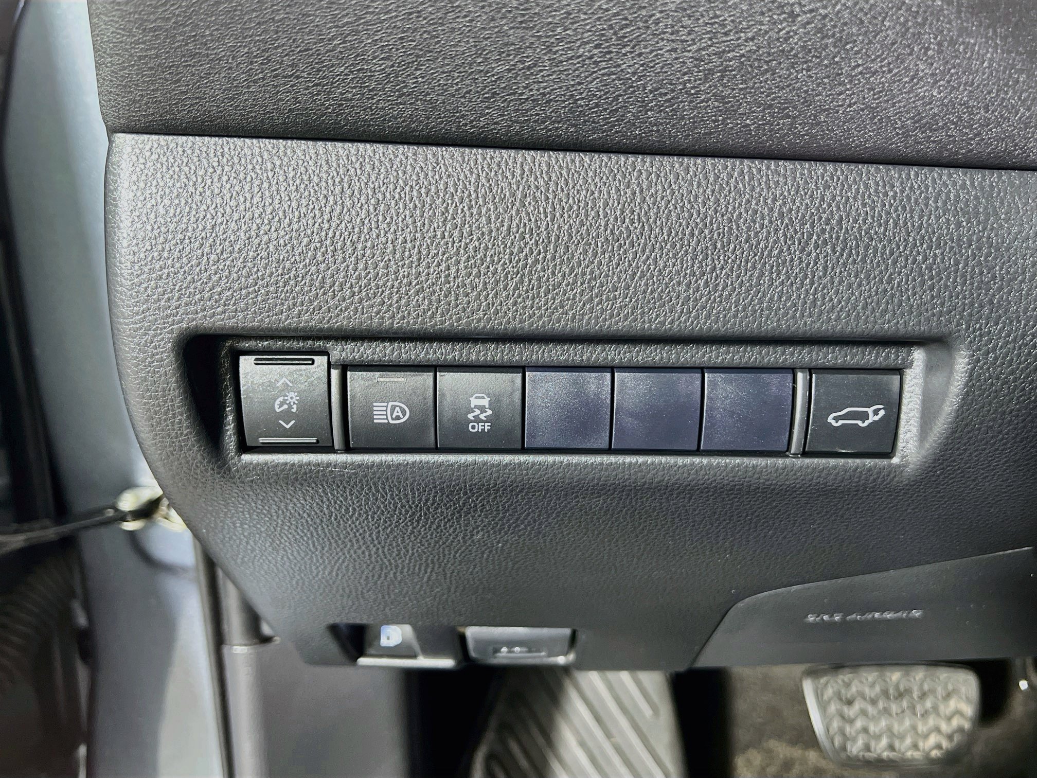 Certified 2021 Toyota Venza LE AWD/4WD image 10