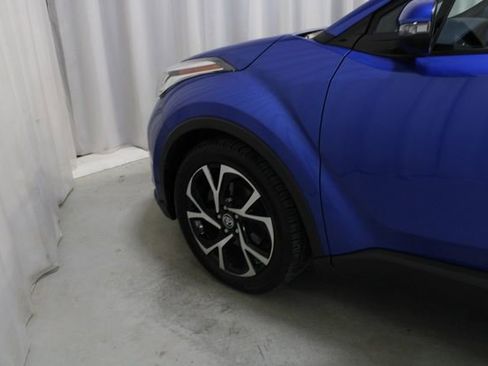 Used 2021 Toyota C-HR XLE FWD image 30
