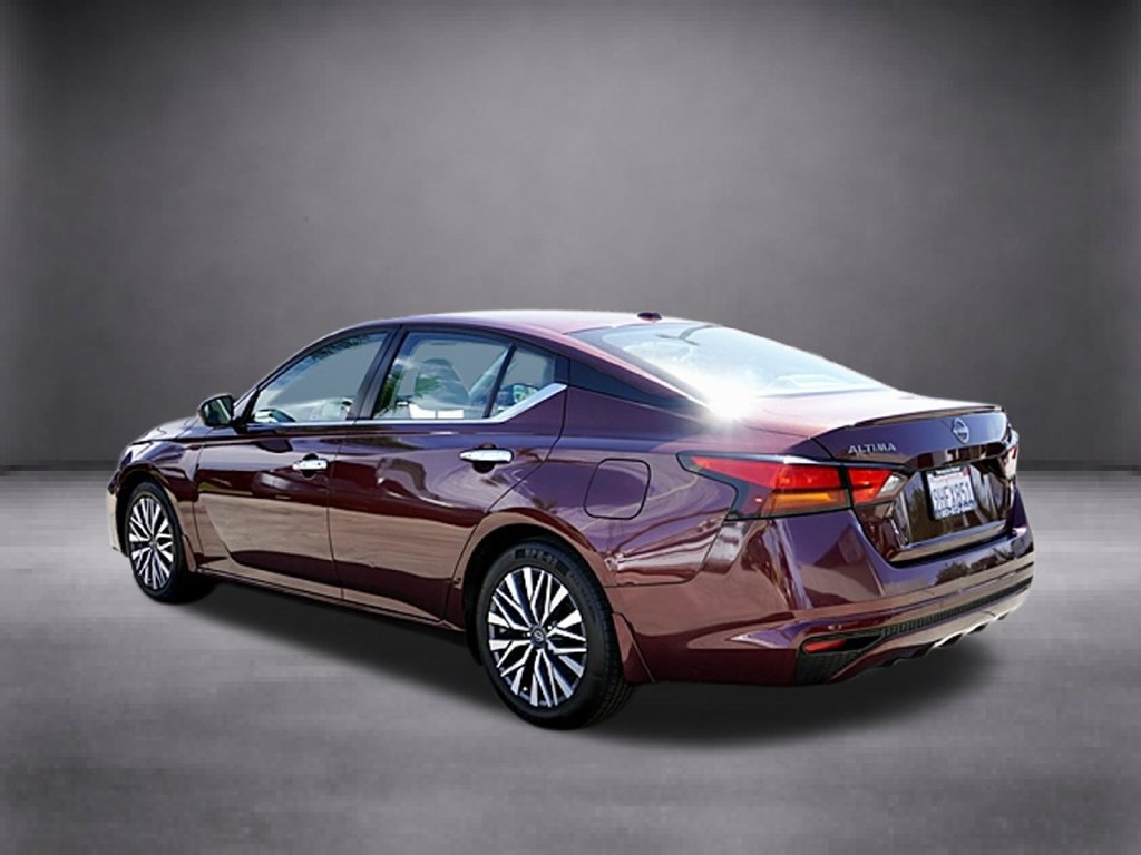 Used 2024 Nissan Altima 2.5 SV FWD image 7
