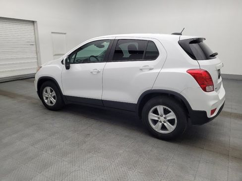 Used 2022 Chevrolet Trax LS w/ Tint and Cruise Package FWD image 3