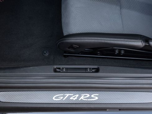 Certified 2024 Porsche 718 Cayman GT4 RS RWD image 21