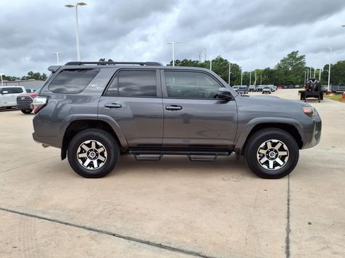 Certified 2022 Toyota 4Runner TRD Off-Road AWD/4WD image 5
