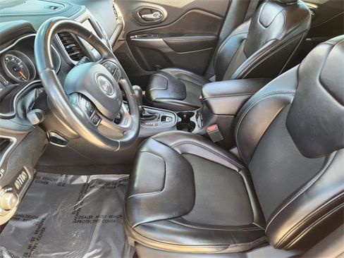 Used 2019 Jeep Cherokee Latitude Plus image 14