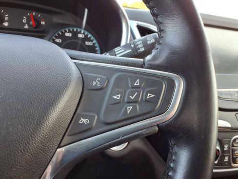 Used 2018 Chevrolet Equinox LT FWD image 12