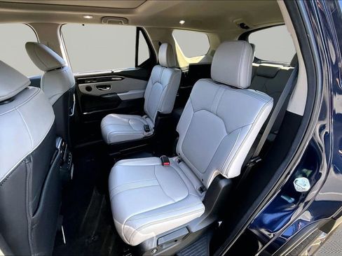 Used 2025 Honda Pilot Touring image 18
