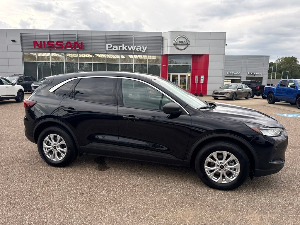 Used 2024 Ford Escape Active AWD/4WD image 1
