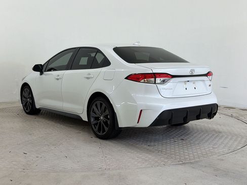 Used 2025 Toyota Corolla SE FWD image 3