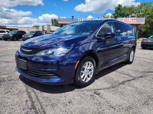 Used 2017 Chrysler Pacifica Touring FWD image 10