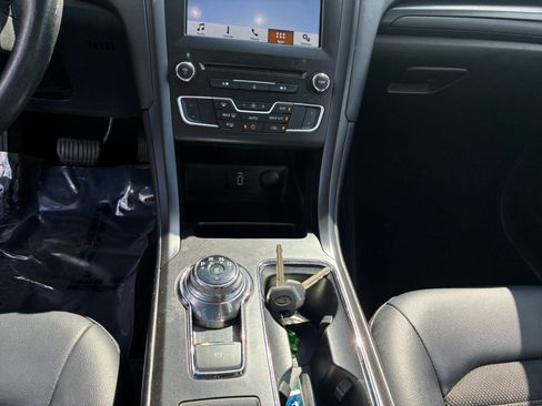 Used 2018 Ford Fusion SE w/ Equipment Group 201A FWD image 20