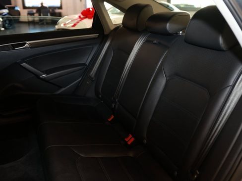 Used 2016 Volkswagen Passat 1.8T SE image 13