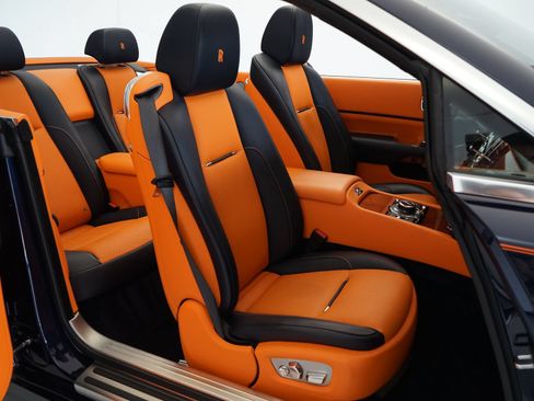 Used 2018 Rolls-Royce Dawn RWD image 11