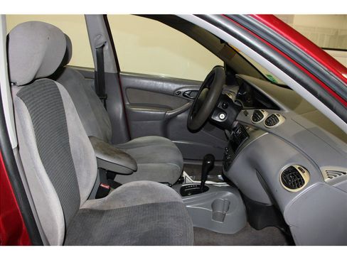 Used 2002 Ford Focus ZX5 Hatchback image 19