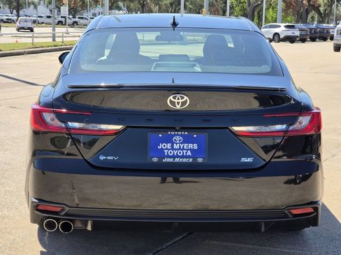 Used 2025 Toyota Camry SE FWD image 8