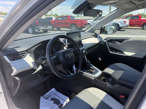 Used 2022 Toyota RAV4 XLE Premium FWD image 13