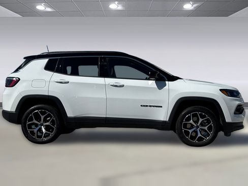Used 2025 Jeep Compass Limited AWD/4WD image 2
