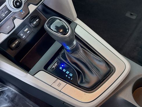 Used 2020 Hyundai Elantra SEL image 20