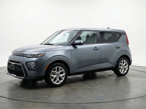 Used 2025 Kia Soul LX w/ LX Technology Package image 3