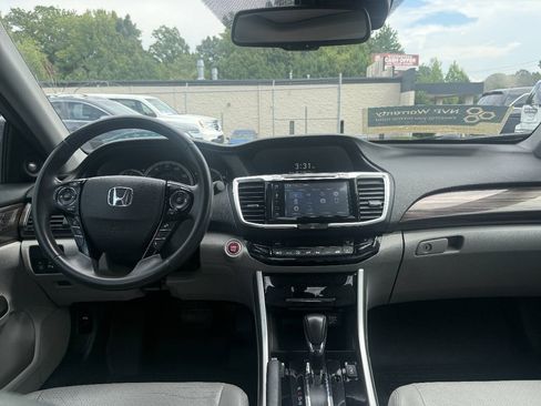 Used 2016 Honda Accord Touring image 13