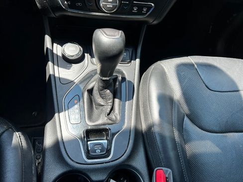 Used 2019 Jeep Cherokee Limited w/ Luxury Group AWD/4WD image 34