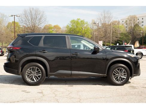 Used 2024 Nissan Rogue S image 8