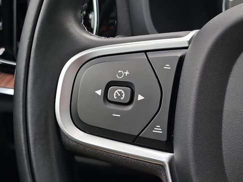 Certified 2022 Volvo S60 B5 Momentum w/ Premium Package image 22